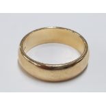 A 9CT YELLOW GOLD WEDDING BAND SIZE Q 5.7G GROSS