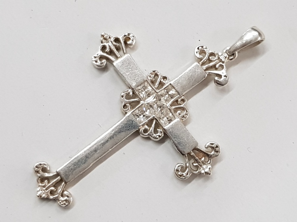 SILVER STONE SET FANCY ORNATE CROSS PENDANT, 5.8G