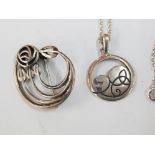 A SILVER CELTIC STYLE PENDANT ON SILVER CHAIN TOGETHER WITH A SILVER BROOCH 8.5G GROSS