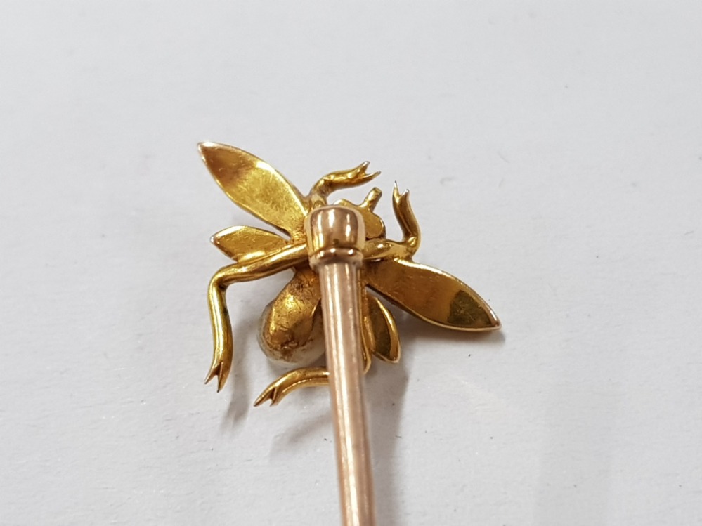 ANTIQUE YELLOW METAL 'BUG' FLY STICK PIN 1.5G GROSS - Image 3 of 4