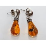 A PAIR OF SILVER AND AMBER DROP EARRINGS STAMPED 925 TO BUTTERFLIES 3.8G GROSS