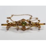 9CT YELLOW GOLD PERIDOT ORNATE BROOCH 2.9G GROSS