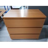 A MODERN LAMINATE CHEST OF THREE DRAWERS 80 X 77 X 48CM