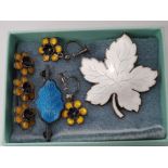 MEKA STERLING SILVER AND ENAMEL DANISH JEWELLERY COMPRISING A LEAF BROOCH AND BLUE LEAF BROOCH,