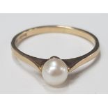 9CT GOLD AND CULTURED PEARL RING, 1.3G SIZE M