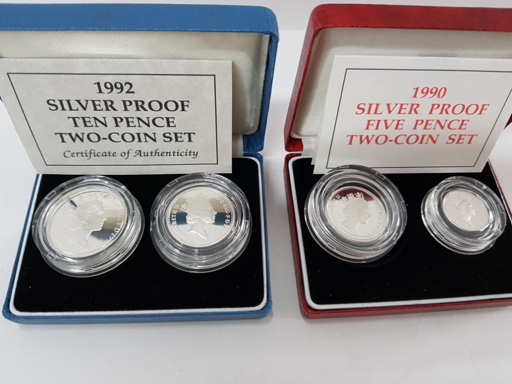 1990 ROYAL MINT TWO COIN 5P SILVER PROOF SET TOGETHER WITH 1992 ROYAL MINT 2 COIN 10P SET BOTH IN - Image 2 of 7