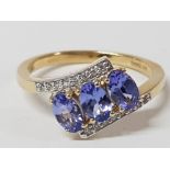 A 9CT YELLOW GOLD BLUE STONE AND DIAMOND RING SIZE R 1/2 3G GROSS