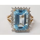 9CT YELLOW GOLD AQUAMARINE AND WHITE STONE RING, 5.6G GROSS SIZE R