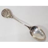 A GOLFING INTEREST SOUVENIR OR PRIZE SPOON BY JOSEPH MOORE BIRMINGHAM 1913, GWC AND CROSSED CLUBS TO