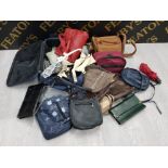 SUITCASE CONTAINING A LARGE QUANTITY OF LADYS HANDBAGS, SOME GENUINE LEATHER ETC