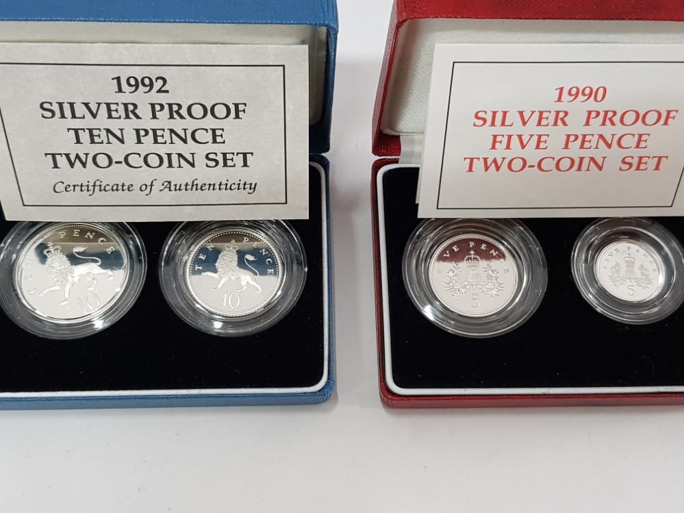 1990 ROYAL MINT TWO COIN 5P SILVER PROOF SET TOGETHER WITH 1992 ROYAL MINT 2 COIN 10P SET BOTH IN