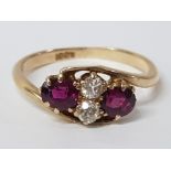 18CT YELLOW GOLD RUBY AND DIAMOND TWIST RING, 2.5G GROSS SIZE J1/2