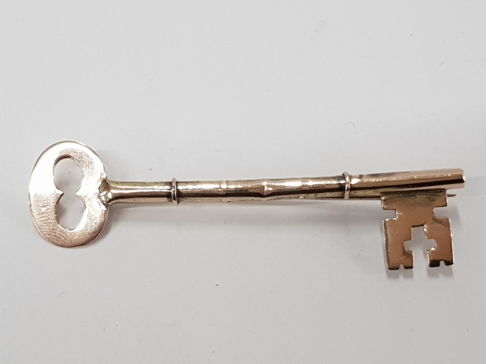 9CT GOLD KEY BROOCH 2.8G GRAMS