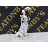 LLADRO FIGURE 8679 LADY WITH SHAWL