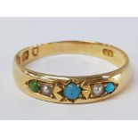 18CT YELLOW GOLD TURQUOISE AND PEARL BAND RING, 2.1G SIZE N