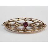 ART NOUVEAU DESIGN 9CT YELLOW GOLD BROOCH WITH CENTRAL RED STONE AND SEED PEARLS 2.7G GROSS