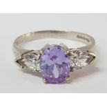 9CT YELLOW GOLD LIGHT PURPLE AND WHITE STONE RING, 3.3G SIZE M