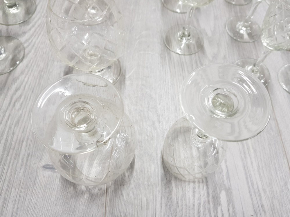 SUITE OF 29 PIECES OF CUT GLASS DRINKING GLASSES INCLUDING 8 LIQUEUR/WINE 6 BRANDY AND 6 GOBLETS - Image 3 of 3