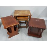 OAK NEST OF 2 TABLES TOGETHER WITH MAHOGANY OCCASIONAL TABLE AND MAGAZINE RACK
