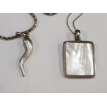 SILVER CORNUCOPIA PENDANT ON SILVER COBRA 17" CHAIN 6.4G AND A FLAT MOTHER OF PEARL SILVER MOUNTED