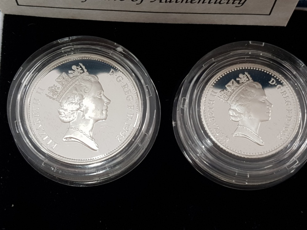 1990 ROYAL MINT TWO COIN 5P SILVER PROOF SET TOGETHER WITH 1992 ROYAL MINT 2 COIN 10P SET BOTH IN - Image 3 of 7