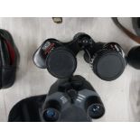 FOUR PAIRS OF BINOCULARS TO INCLUDE PLUS PRISMATIC PRINZLUX SPACEMASTER 8 X 30 AND A MONOCULAR 7 X