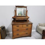 AN EDWARDIAN OAK DRESSING CHEST BEVELLED SWING MIRROR BELOW FOUR DRAWERS 107 X 178 X 51CM