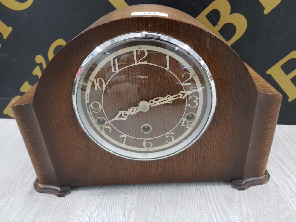 AN ENFIELD OAK CASED MANTLE CLOCK WITH ARABIC DIAL