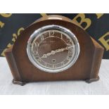 AN ENFIELD OAK CASED MANTLE CLOCK WITH ARABIC DIAL