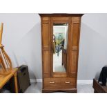 AN EDWARDIAN OAK WARDROBE WITH MIRROR PANEL DOORS 93 X 185 X 42CM THE DRAWER BELOW CONTAINING