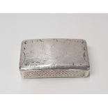 A RUSSIAN SILVER HALLMARKED 84 DEPICTS SNUFFBOX DEPICTS RUSSIAN BUILDINGS ON LID AND BASE 66G