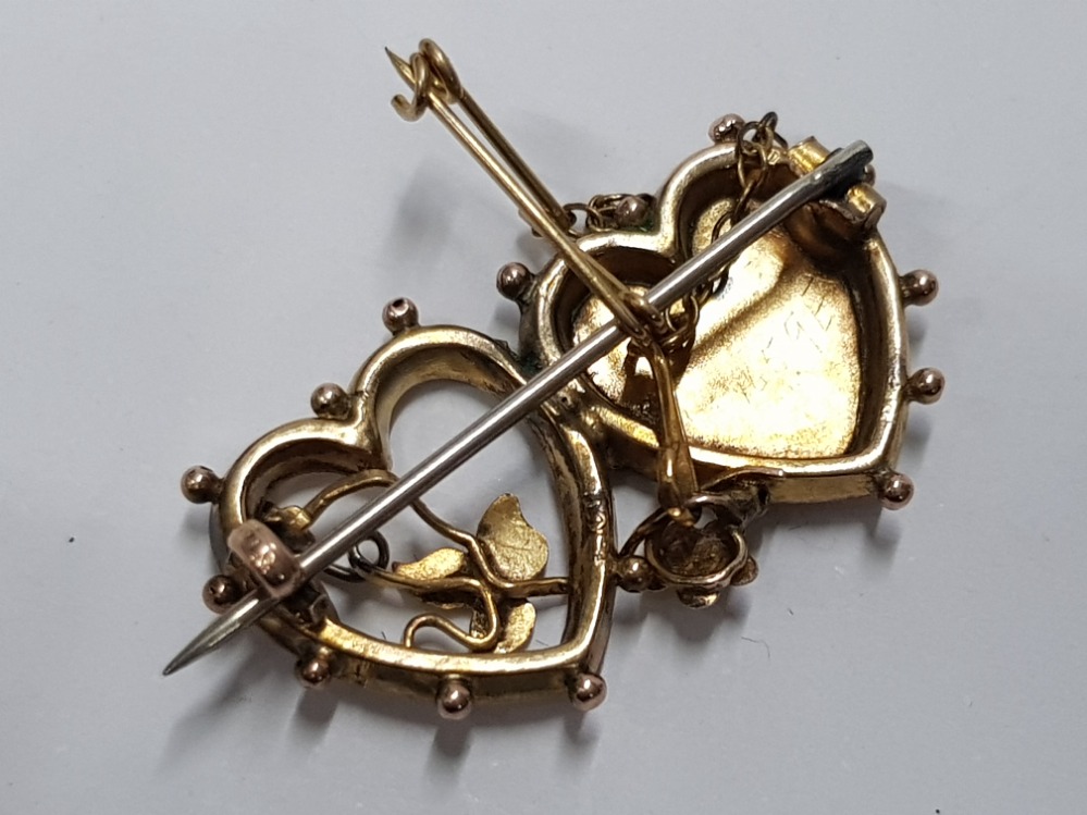 9CT YELLOW GOLD DOUBLE HEART FLOWER AND LEAF DESIGN MIZPAH BROOCH COMPLETE WITH SAFETY CHAIN, 2.4G - Image 2 of 2