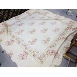 BRILLIANT FLORAL PATTERNED DURHAM QUILT 260X250CM