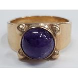 9CT GOLD CABOCHON AMETHYST RING, 3.2G SIZE P