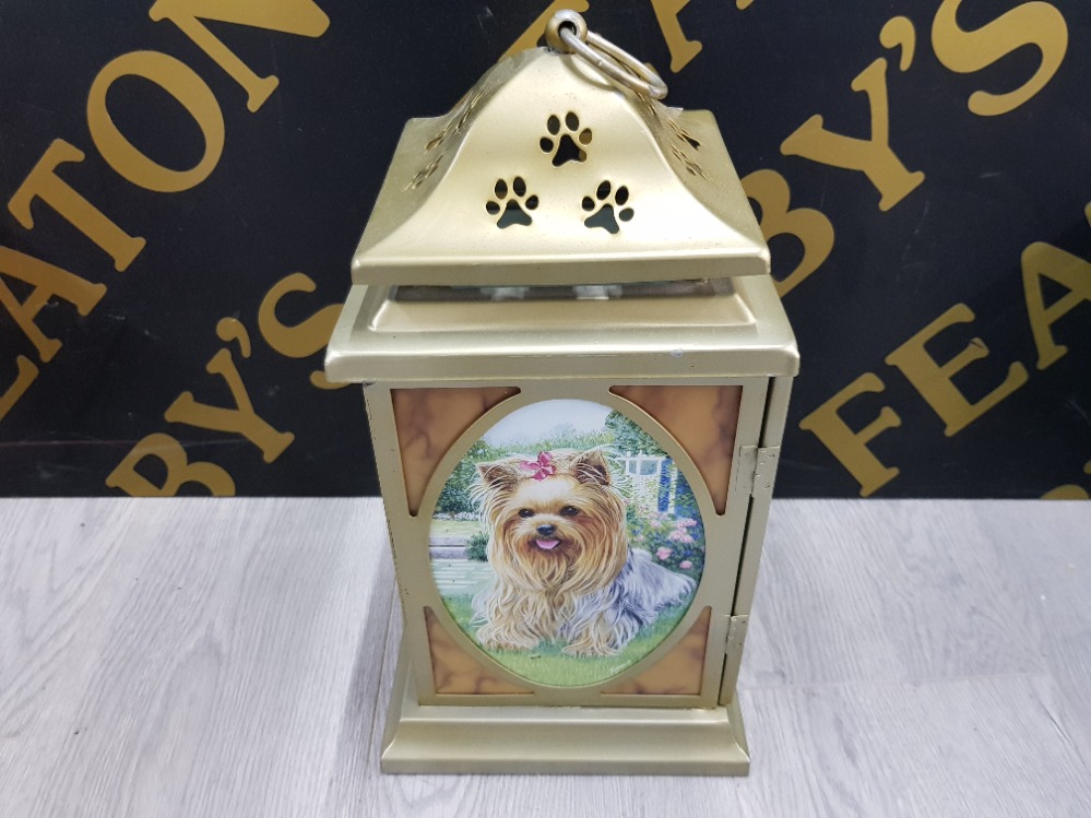 A MODERN LANTERN WITH YORKSHIRE TERRIER PANELS AND PAW PRINT PIERCED DECORATION 35CM HIGH - Image 2 of 3