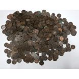 APPROXIMATELY 1000 UK QUEEN VICTORIA OLD PENNIES INCLUDING A FEW HALF PENNIES 8.7 KG IN WEIGHT