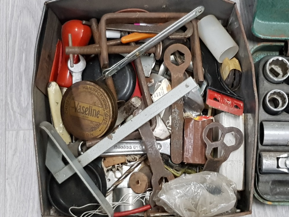 MIXED TOOLS INCLUDING RATCHET SET AND VINTAGE BISCUIT TIN BOX - Image 4 of 5