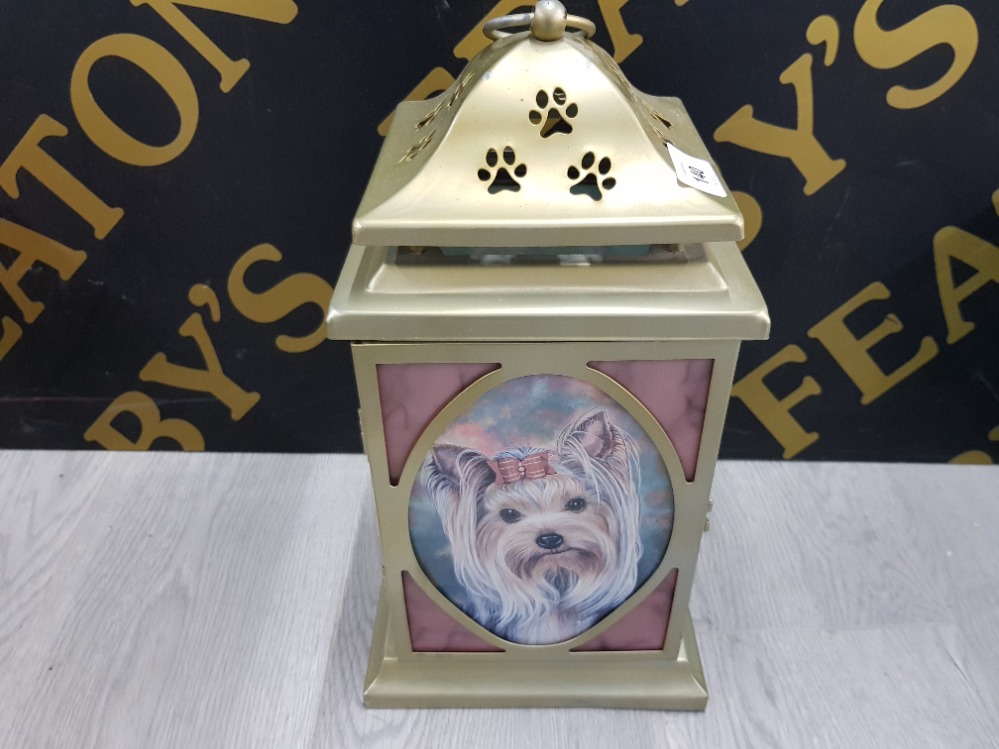 A MODERN LANTERN WITH YORKSHIRE TERRIER PANELS AND PAW PRINT PIERCED DECORATION 35CM HIGH - Image 3 of 3