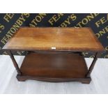 AN INLAID MAHOGANY COFFEE TABLE WITH UNDER TIER 96 X 57 X 51CM