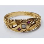 ANTIQUE 18CT YELLOW GOLD DIAMOND AND RUBY BAND RING, SET WITH A ROUND CUT DIAMOND IN THE CENTRE,