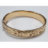 1/5 9CT GOLD AND METAL CORE BANGLE WITH SAFETY CHAIN 60MM X 55MM 21.7G GROSS