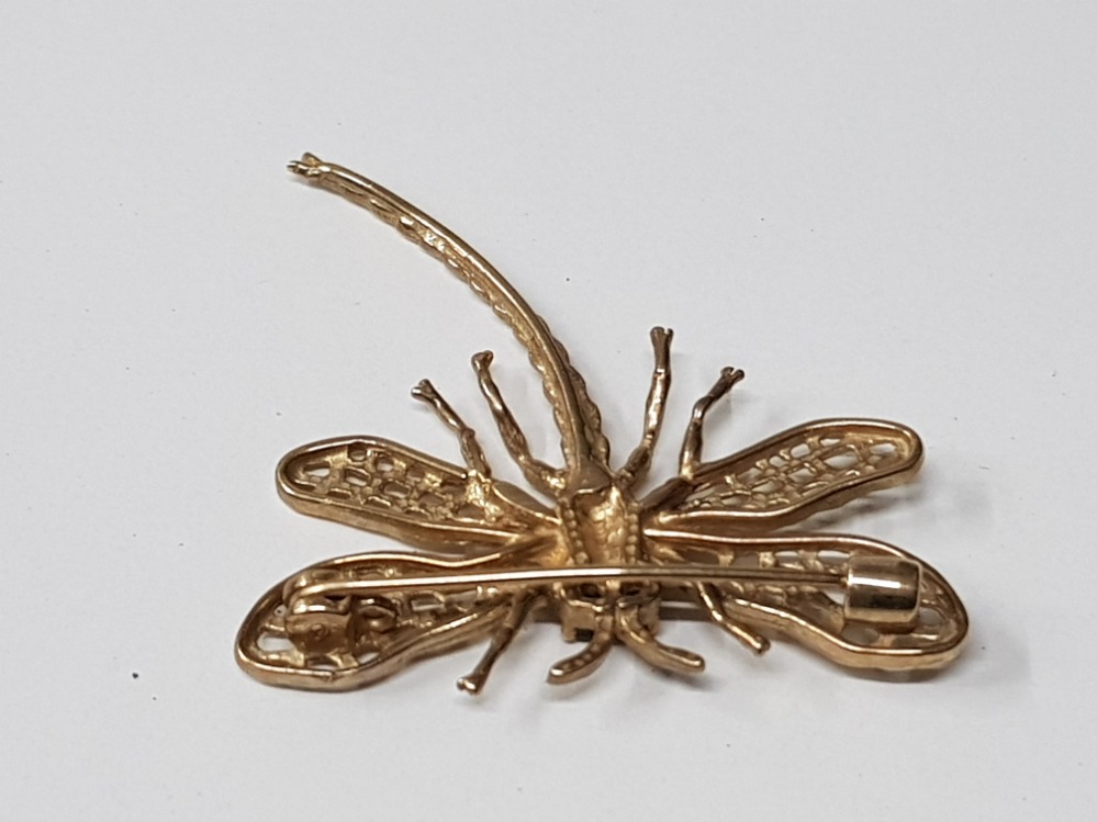 YELLOW GOLD DRAGONFLY BROOCH SET WITH 2 SAPPHIRES IN THE EYES 5.1G GROSS - Image 2 of 2