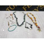 2 BEADED NECKLACES, 1 PENDANT, 2 BRACELETS ETC