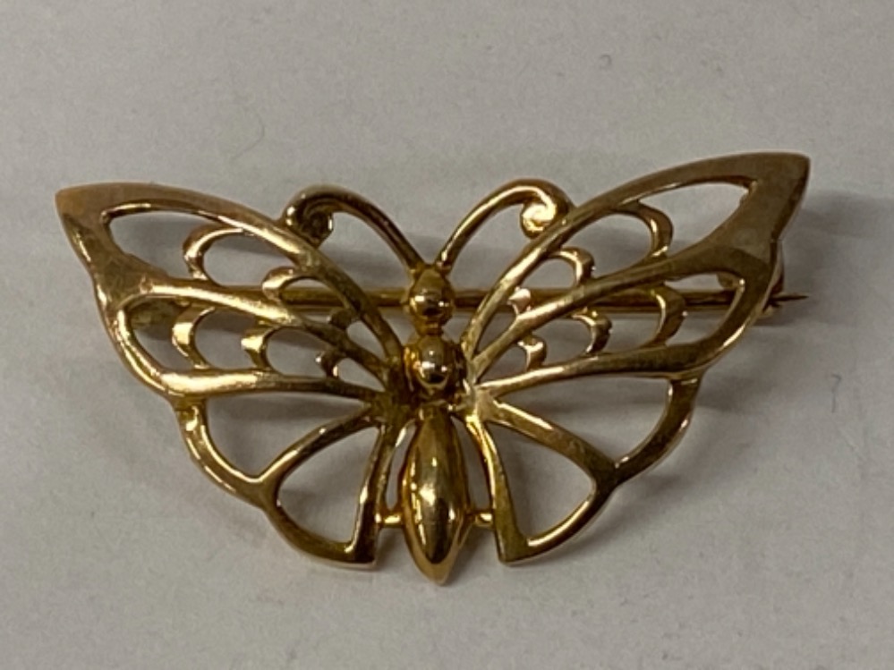 9CT YELLOW GOLD BUTTERFLY BROOCH, 3G