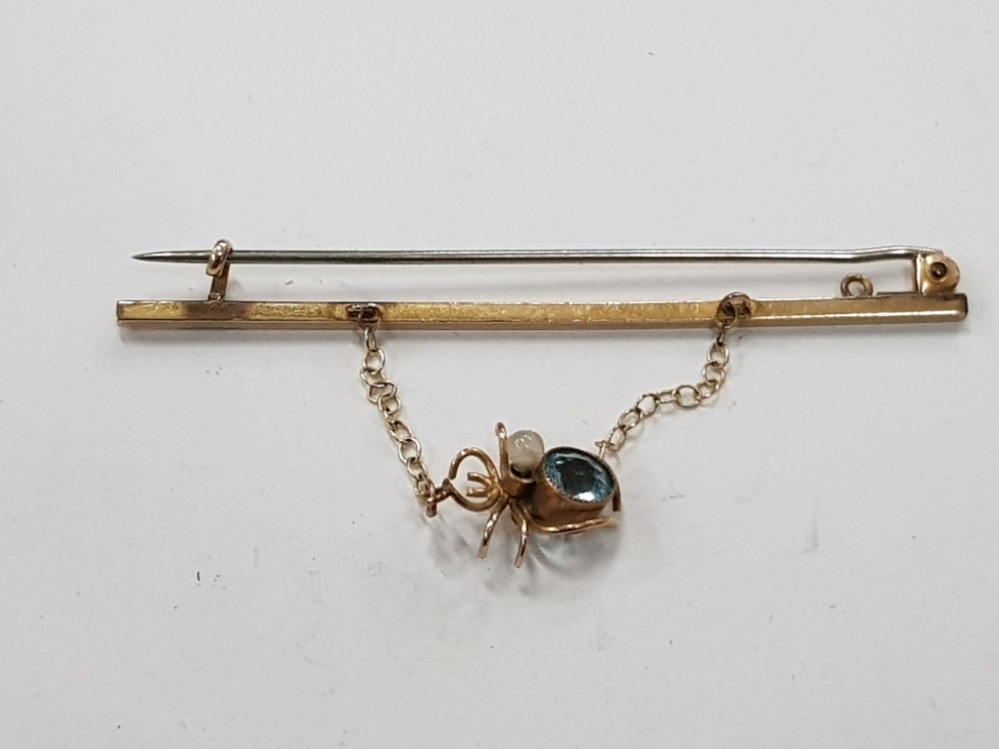 9CT YELLOW GOLD VINTAGE BROOCH WITH BLUE STONE AND A SPIDER ON CHAIN 2.2G GROSS