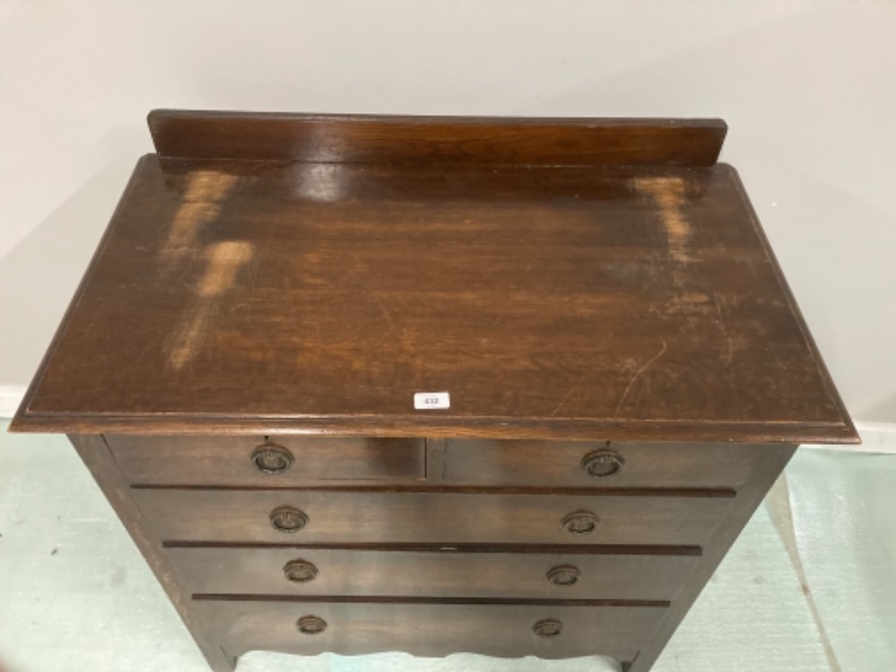 A MID 20TH CENTURY OAK CHEST OF TWO SHORT AND THREE LONG DRAWERS 91 X 94.5 X 50CM WOODWORM TO BACK - Image 2 of 3