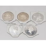 5 SILVER CROWN SIZE COINS INCLUDING NEW ZEALAND 5 DOLLAR 1993 AND 1994, SINGAPORE 10 DOLLAR 1975 AND