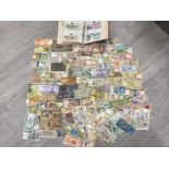 WORLD WIDE SELECTION OF OVER 200 BANKNOTES IN MIXED CIRCULATED GRADES, INCLUDES A COLLECTORS FOLDER