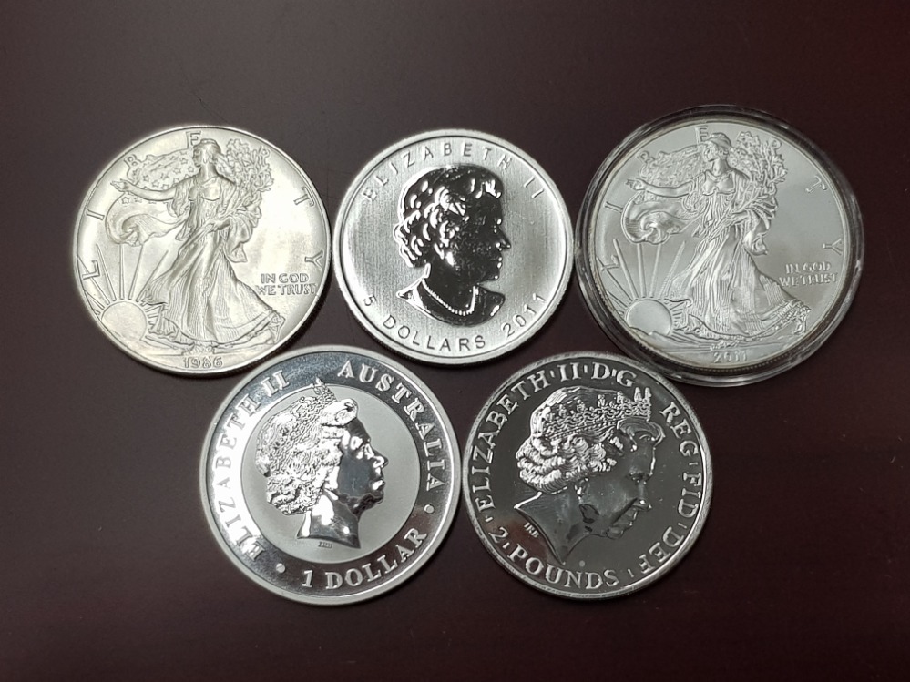 5 SILVER ONE OUNCE COINS COMPRISING USA 1986 AND 2011, AUSTRALIA 2012, CANADA 2011 AND UK 2014, - Bild 2 aus 2