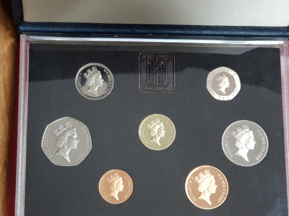 2 ROYAL MINT UK 1987 AND 1988 PROOF YEAR SETS COMPLETE IN ORIGINAL CASES WITH CERTIFICATES - Image 4 of 6